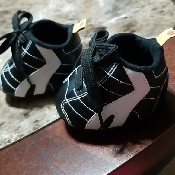 LastChance-BUILD-A-BEAR Black Soccer Shoes/Cleats - Picture 2 of 4